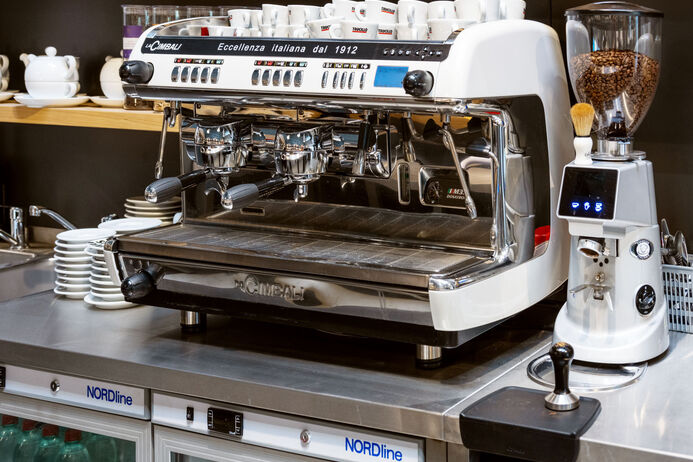 Občerstvení a&nbsp;relaxace s&nbsp;vínem a&nbsp;vůní čerstvé kávy